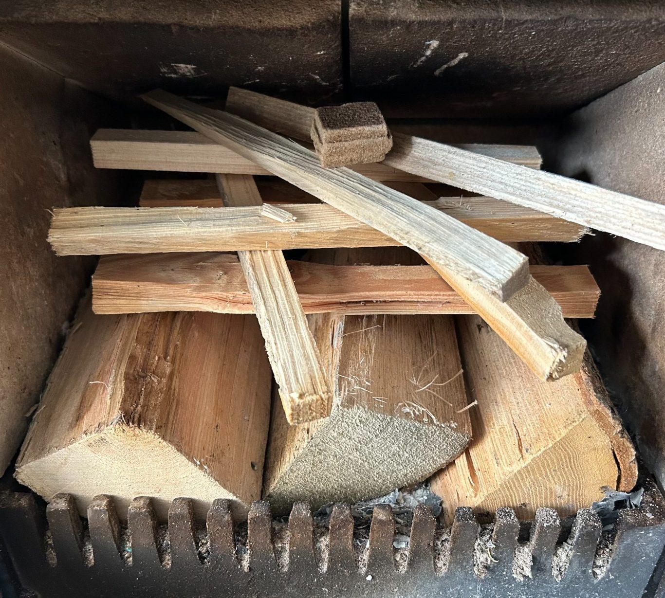 Fireplace set for top-down lighting