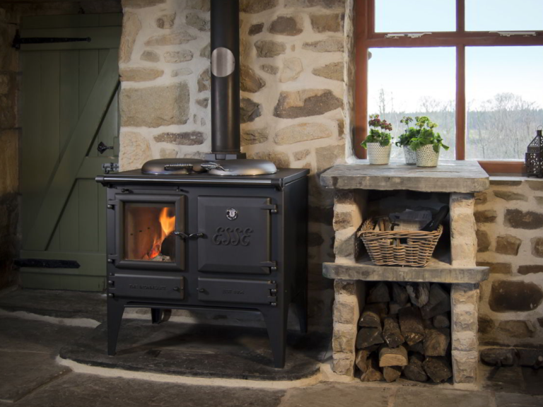 Solid fuel range cooker in UK kitchen